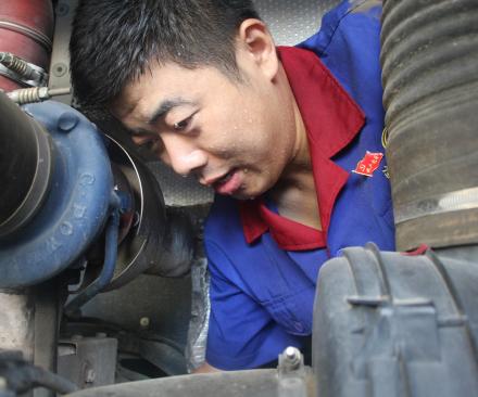 傾情奉獻   無怨無悔