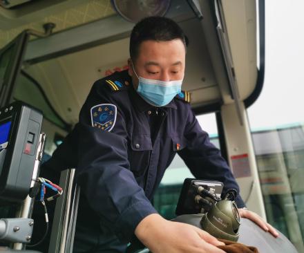 古道熱腸　燃起擔當一團火